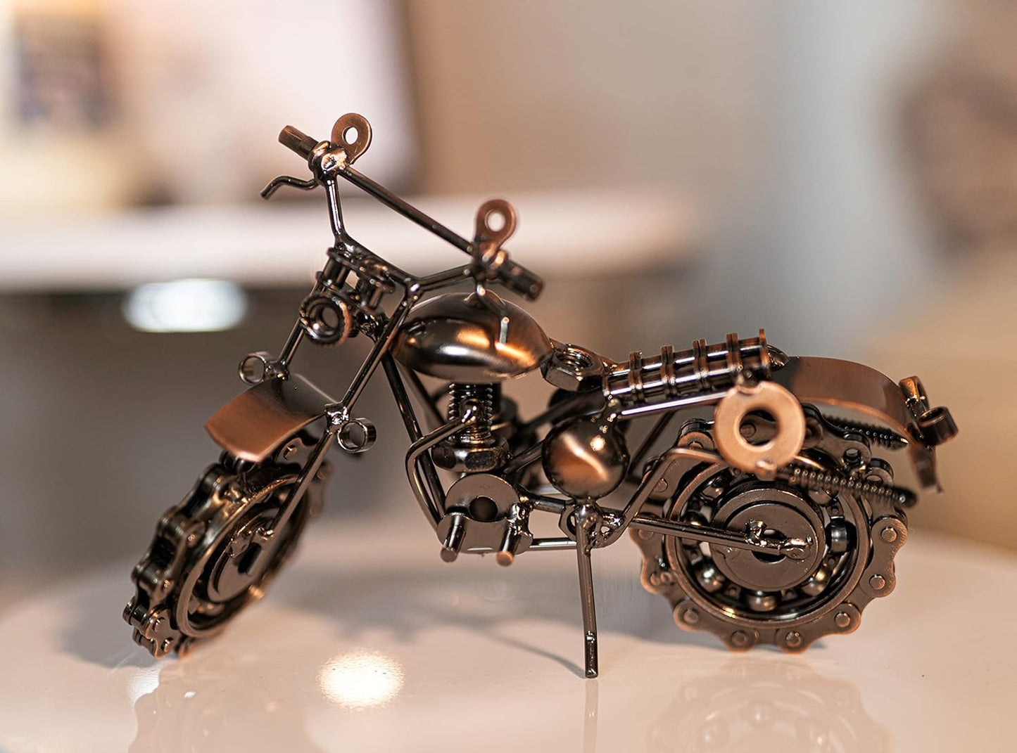 HomeZone - Sculpture Moto Vintage - Métal Recyclé - Bronze/Cuivre – €10,99